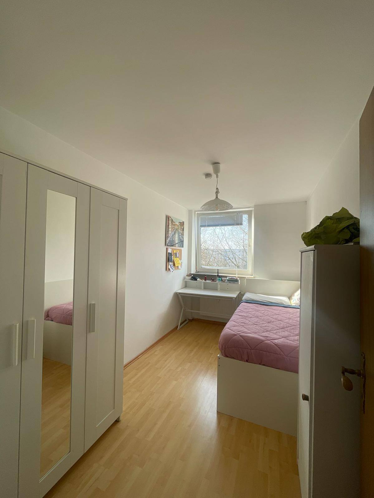 Girls WG Room in Freimann - 785€ All-in - Furnished
