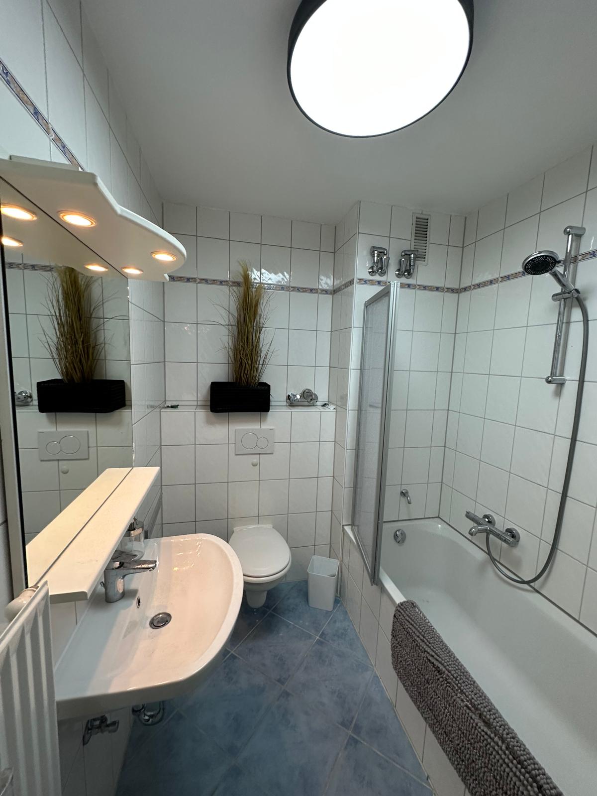 Spacious 26 sqm Room in 2-Person WG near Obersendling (U3) photo 2