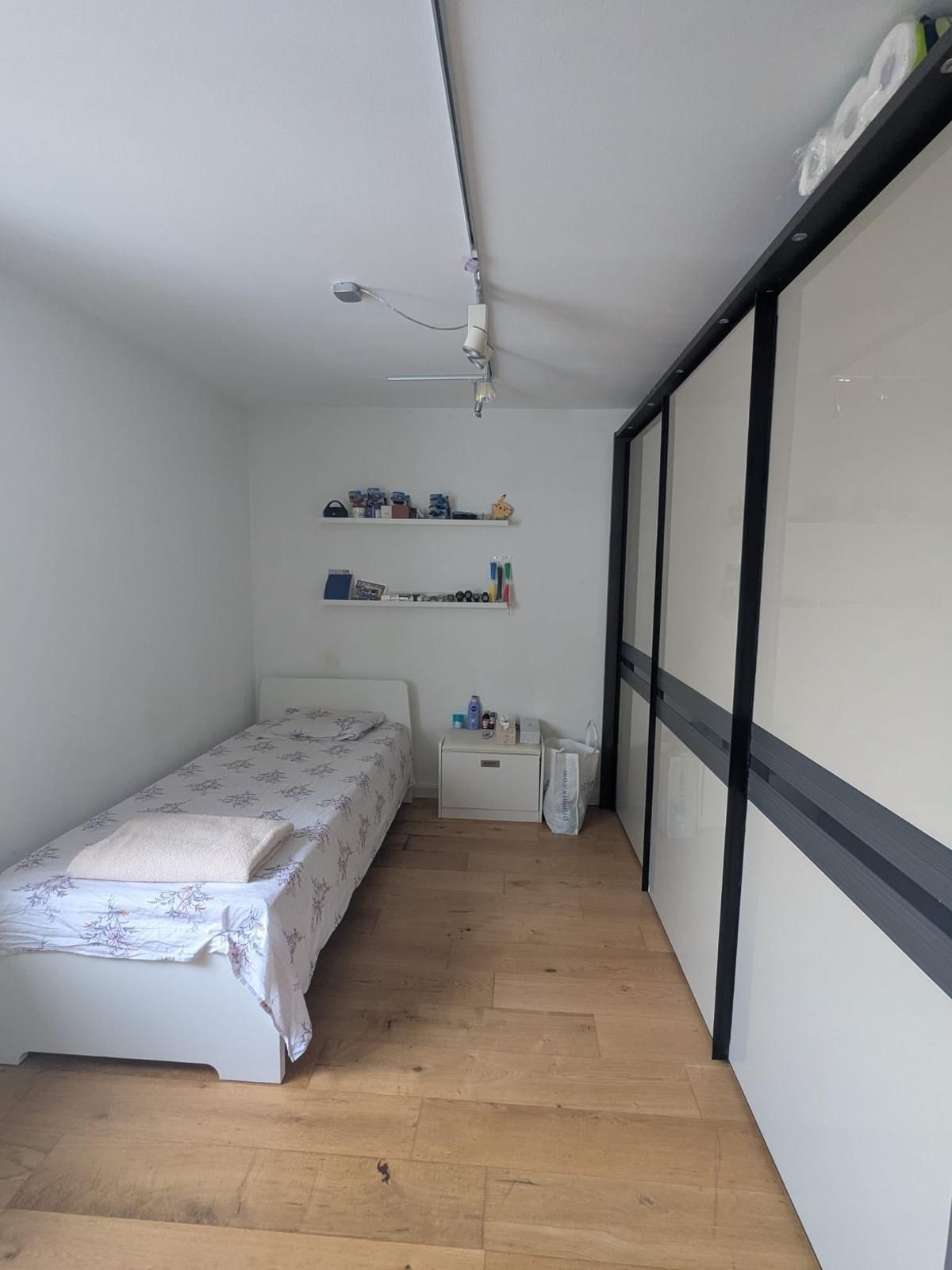 🏡 Short-Term Sublet – Private Room in 3-Person Shared Apartment