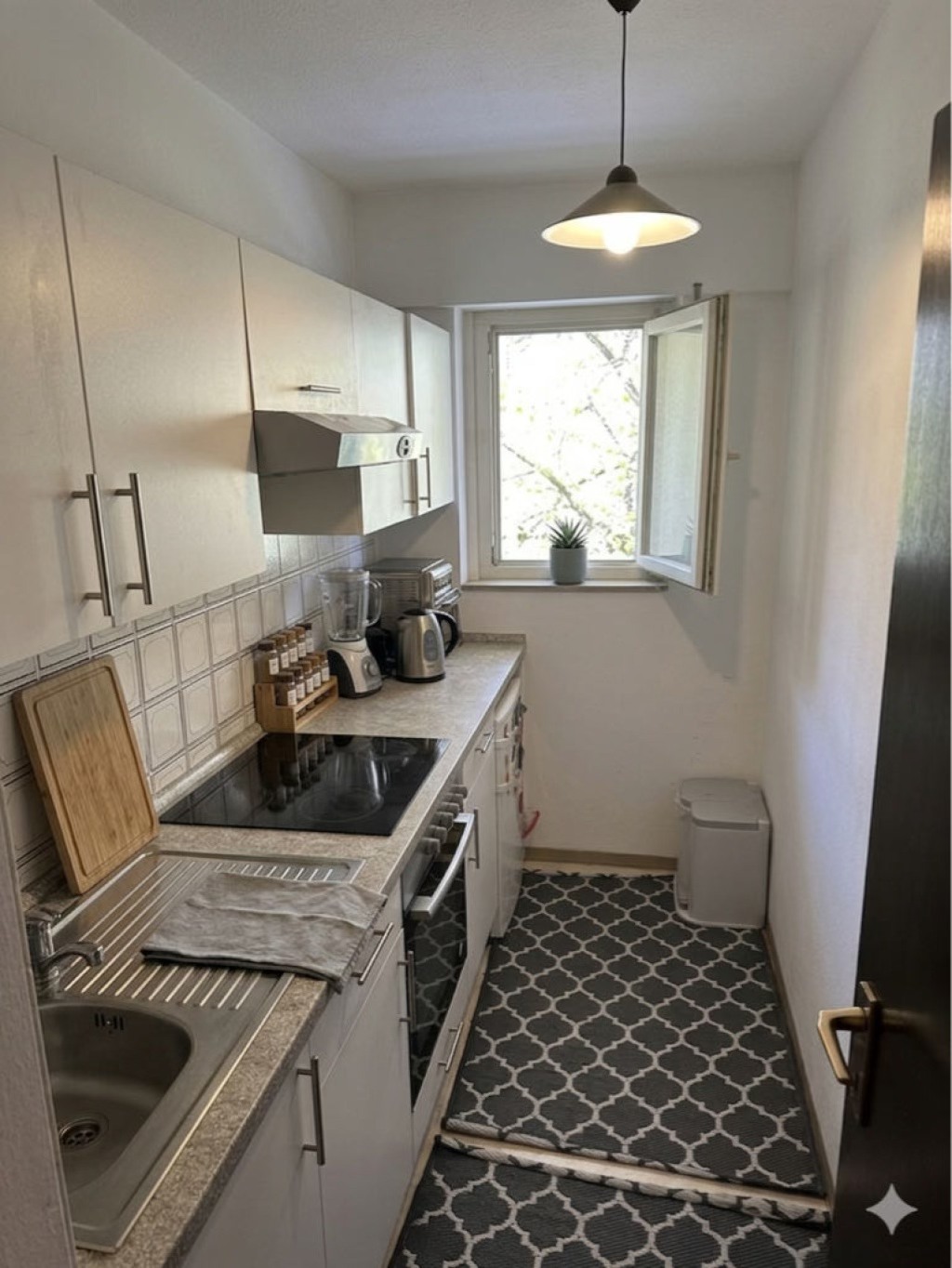 Private room in Neuhausen - €750 Warm, Anmeldung, near U1 Gern photo 3