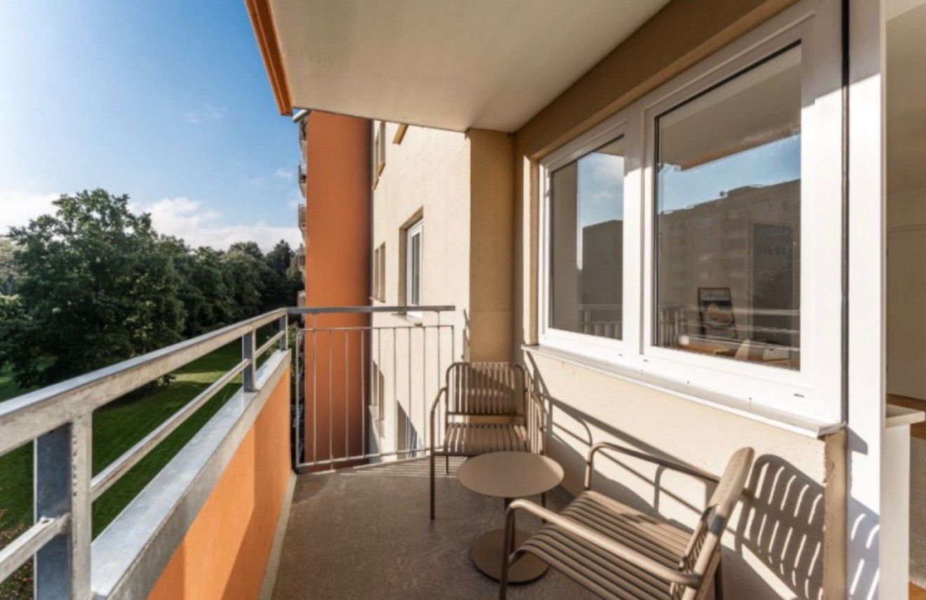 Bright 16 m² Room with Private Balcony near U3