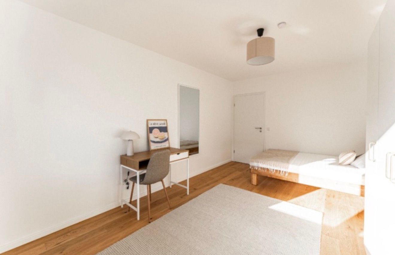 Bright 16 m² Room with Private Balcony near U3 photo 2