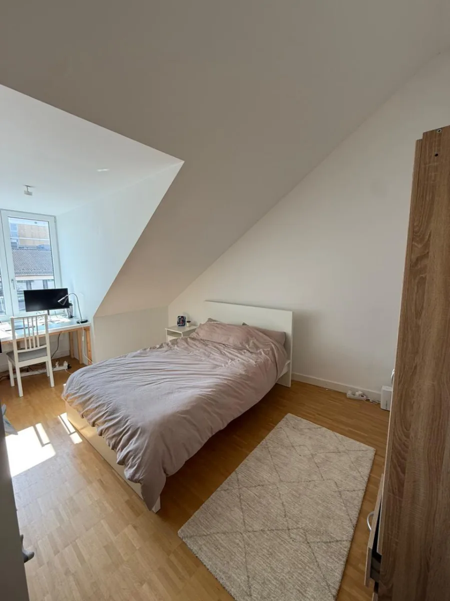 Furnished room near Münchner Freiheit, €1000/mo, 3 months