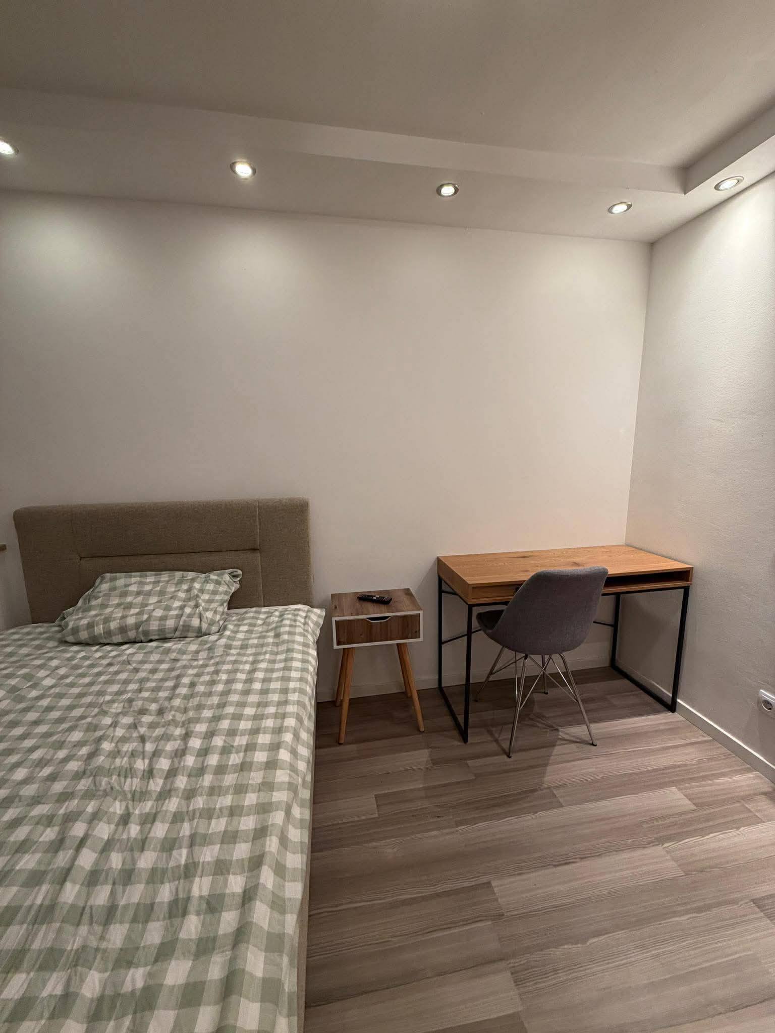 Girls WG Room in Bogenhausen - 830€ Warm - Cleaning Included