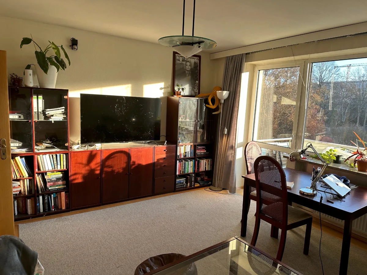August sublet in Harras, €850/mo, room in 2 bedroom flat