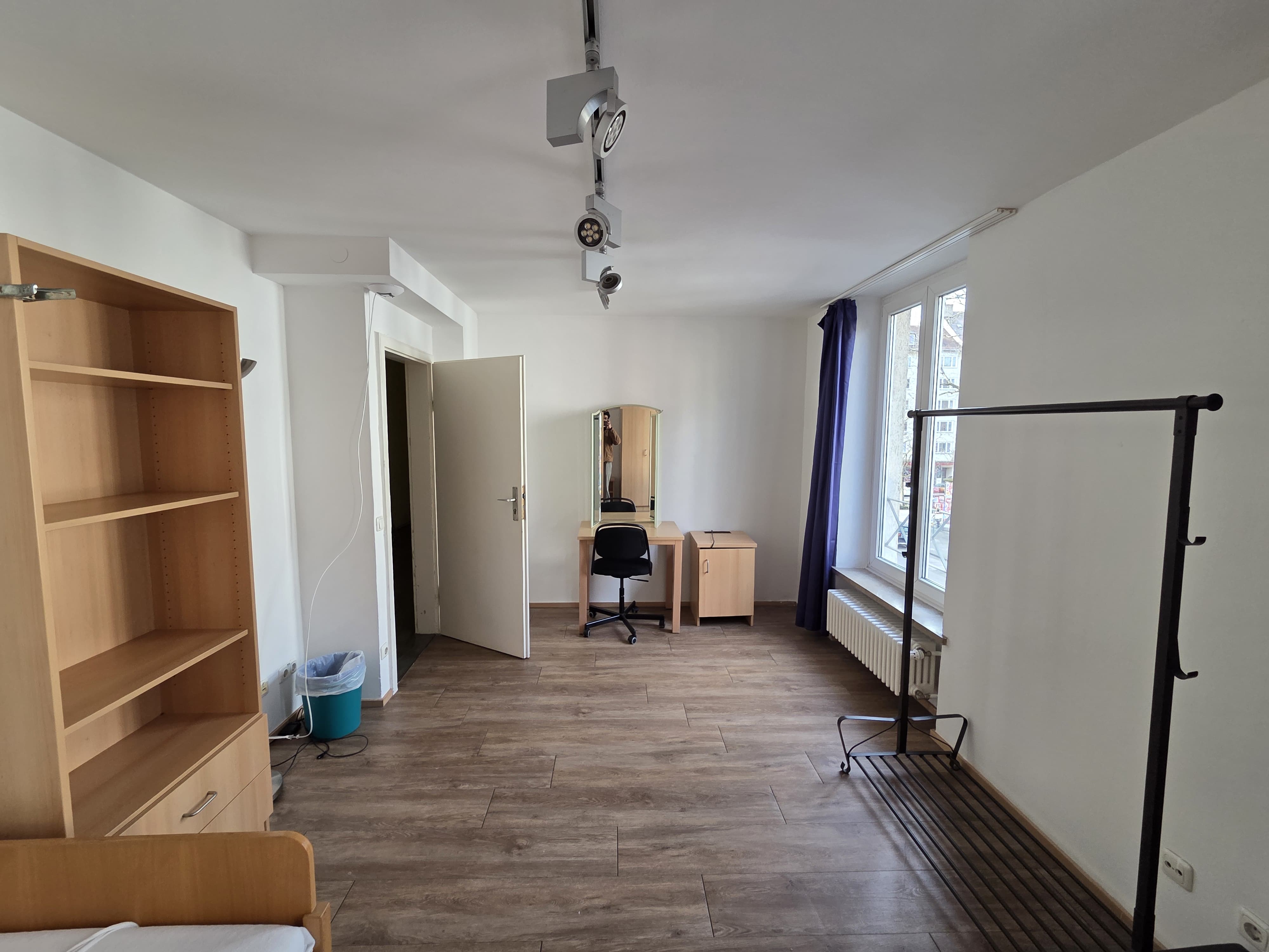 Furnished Room in Maxvorstadt – €200, 10 Days, 5 Min to U2, Walk to LMU & TUM