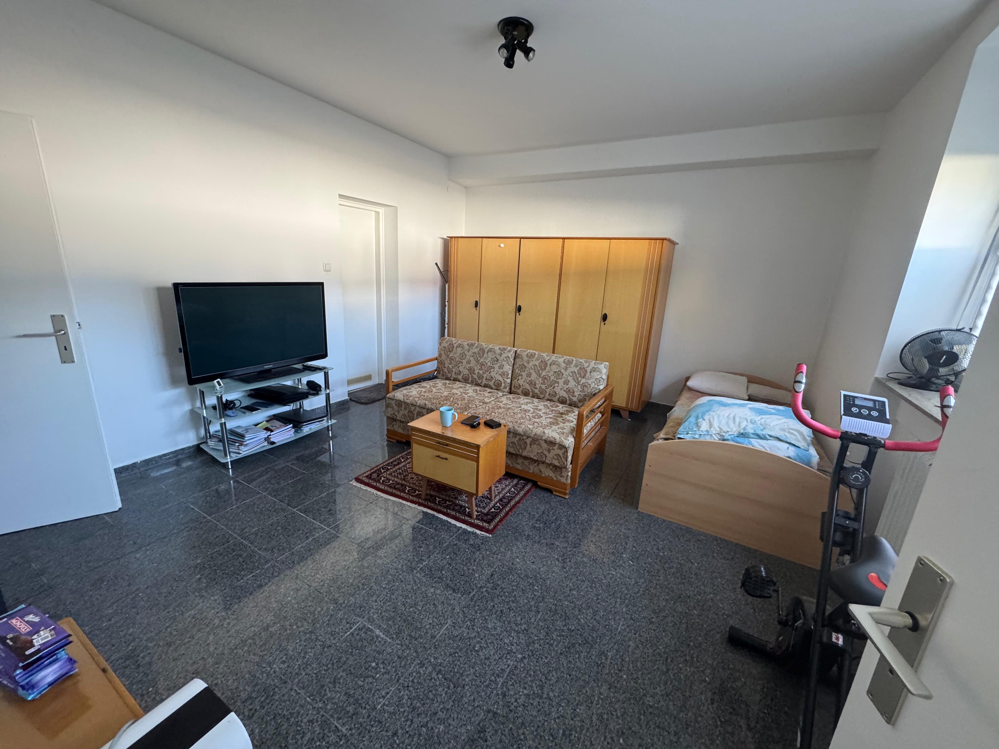 1-Room Apartment in Gern (U1/U7) – All-Inclusive May Sublet