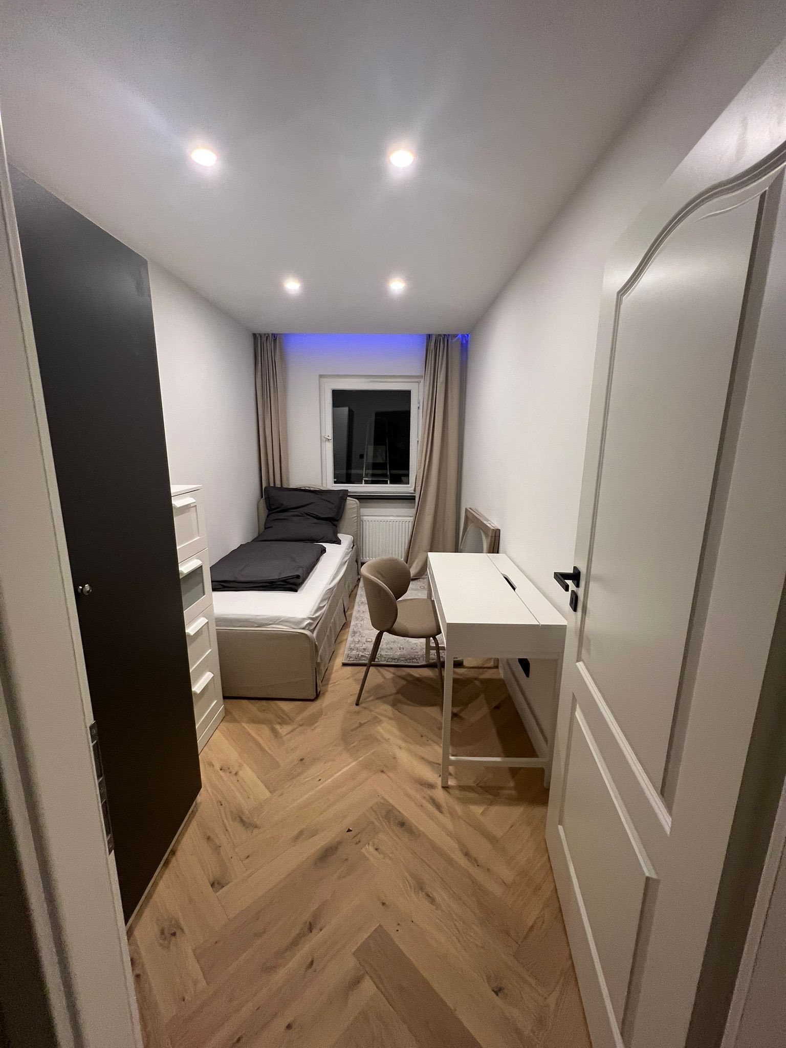 Modern WG Room in Am Hart - 800€ Warm - Available Mid April