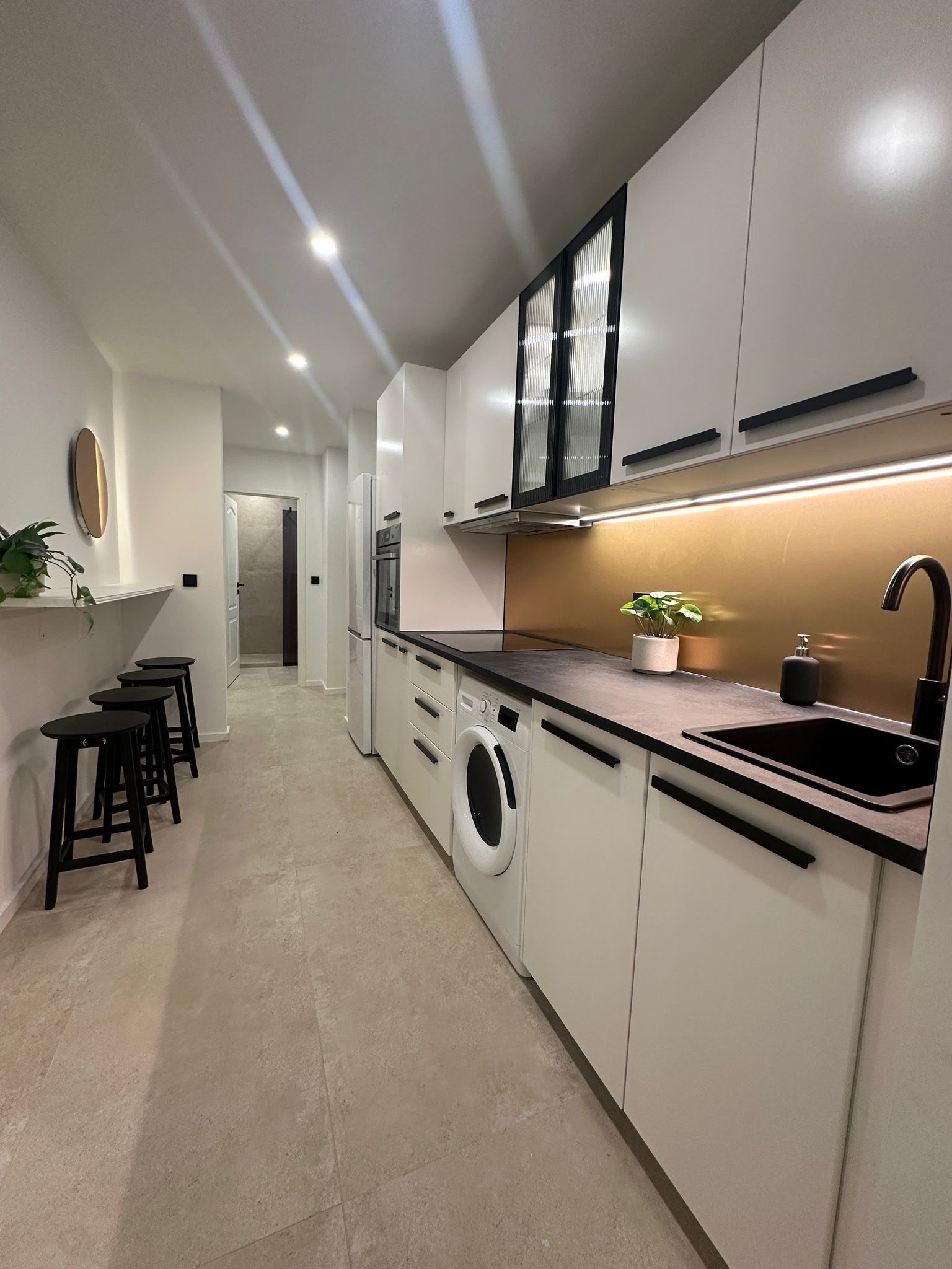 Modern WG Room in Am Hart - 800€ Warm - Available Mid April photo 2