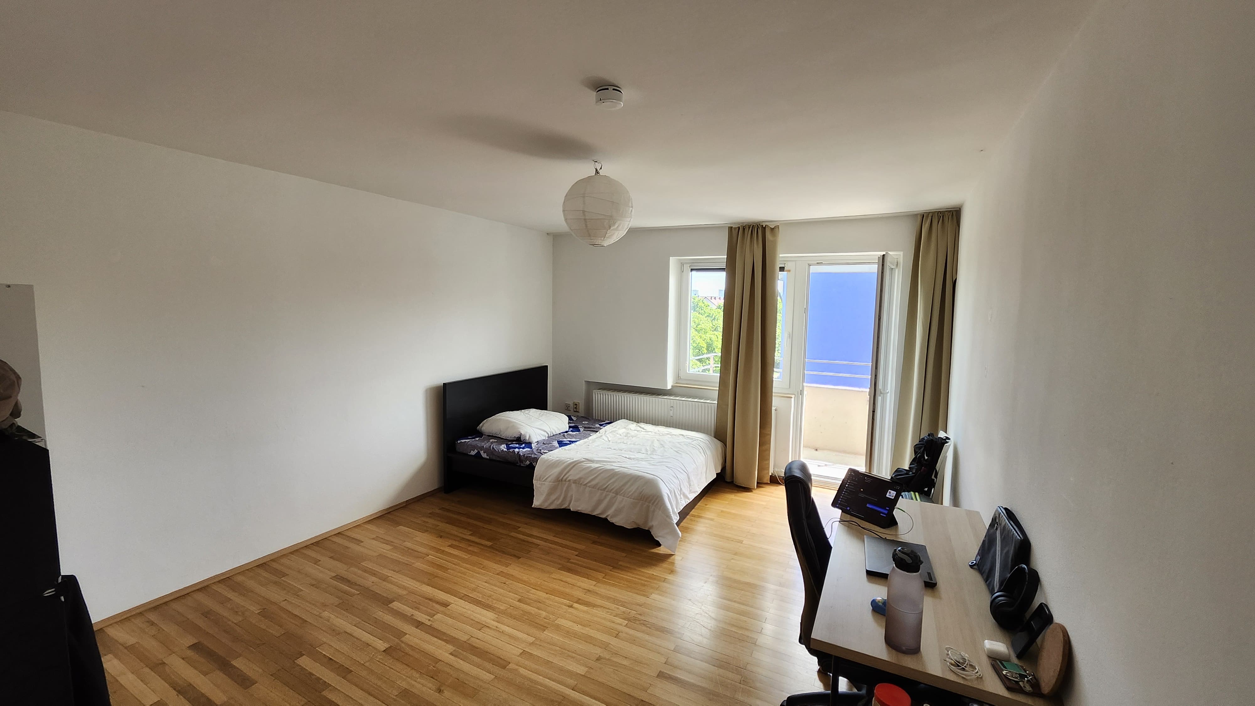Spacious 24 m² Room near U2 Frankfurter Ring