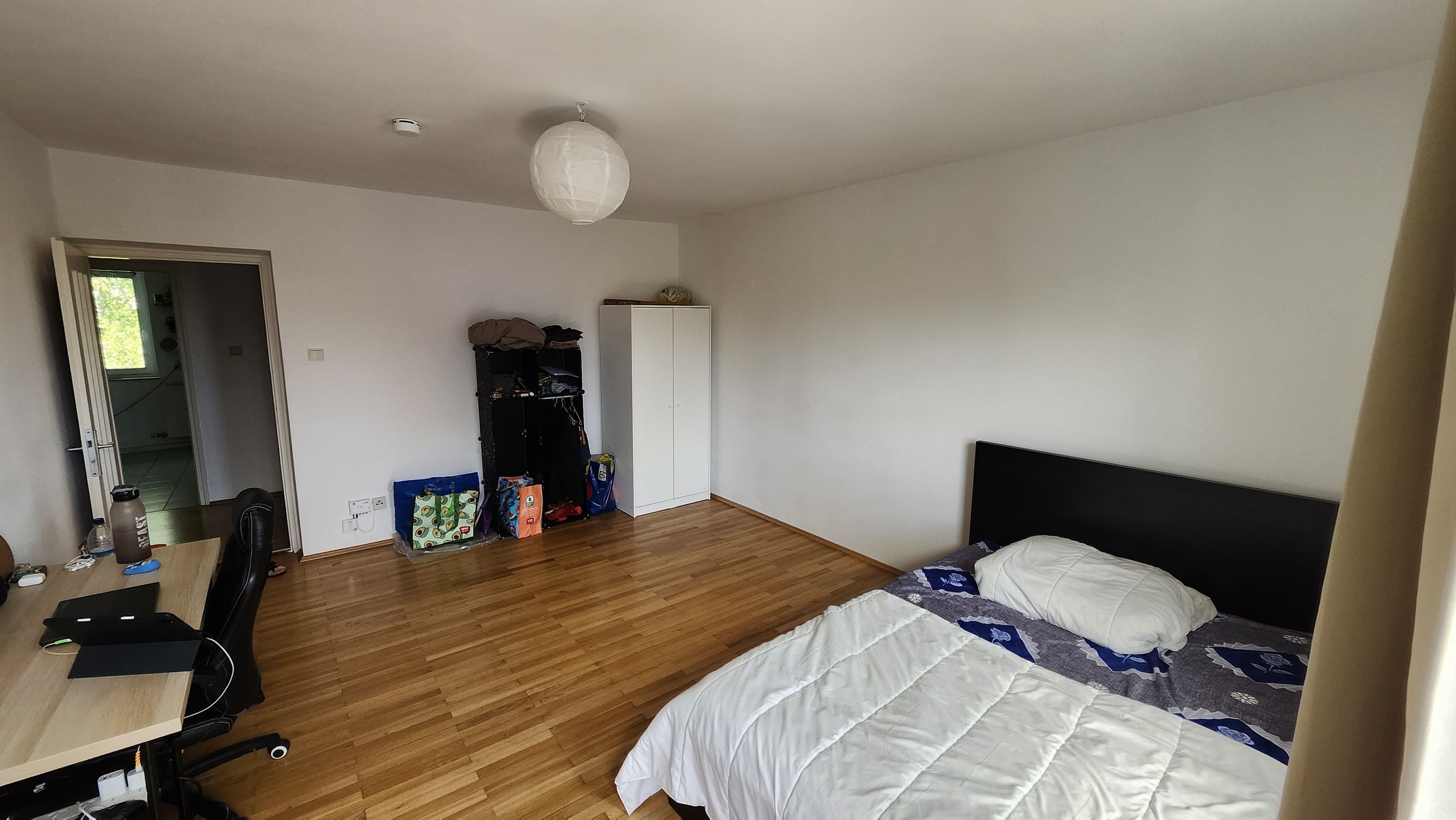 Spacious 24 m² Room near U2 Frankfurter Ring photo 2