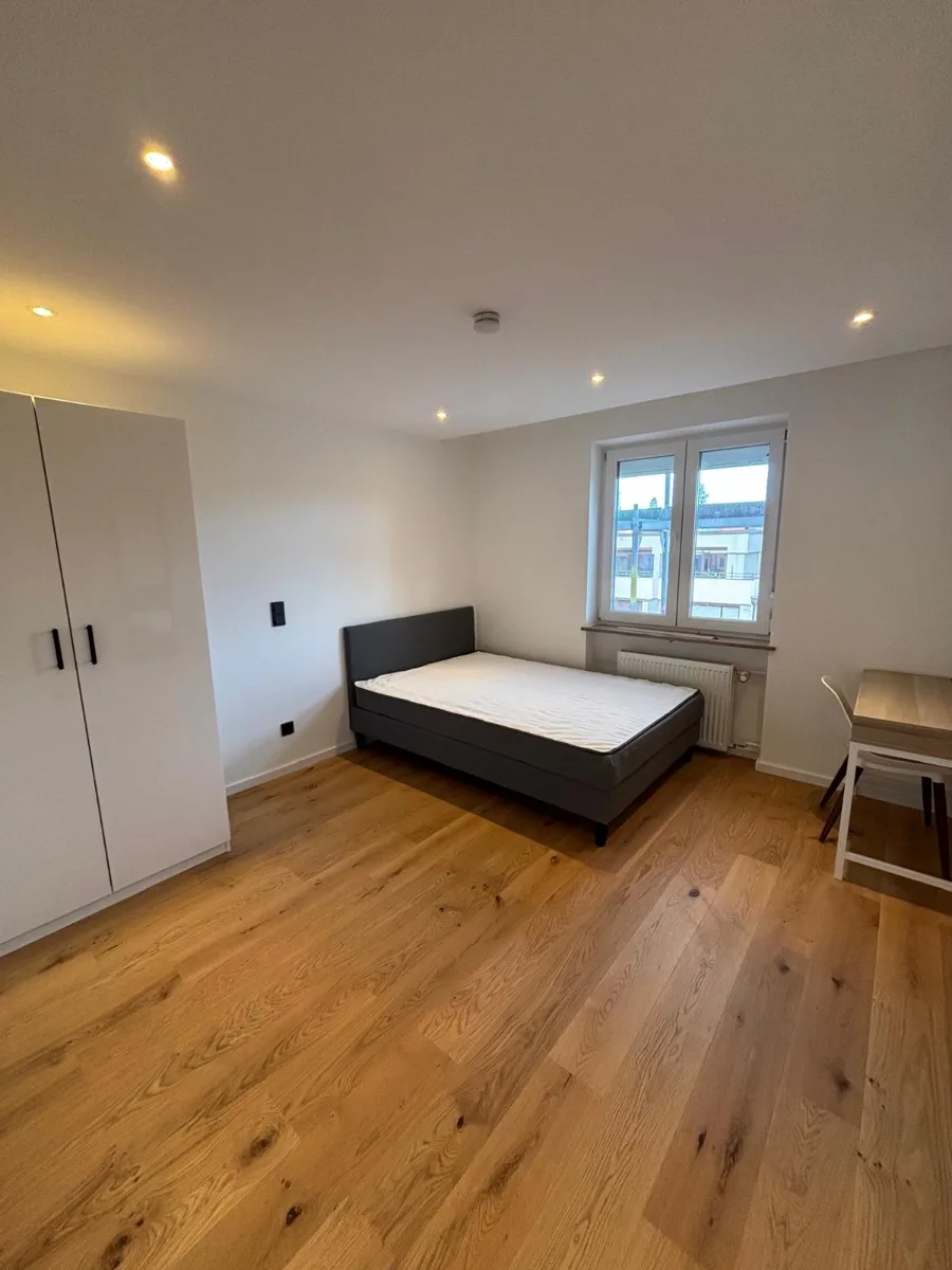 Beautiful, modern room in Munich available for takeover from August 1st! (Anmeldung possible)