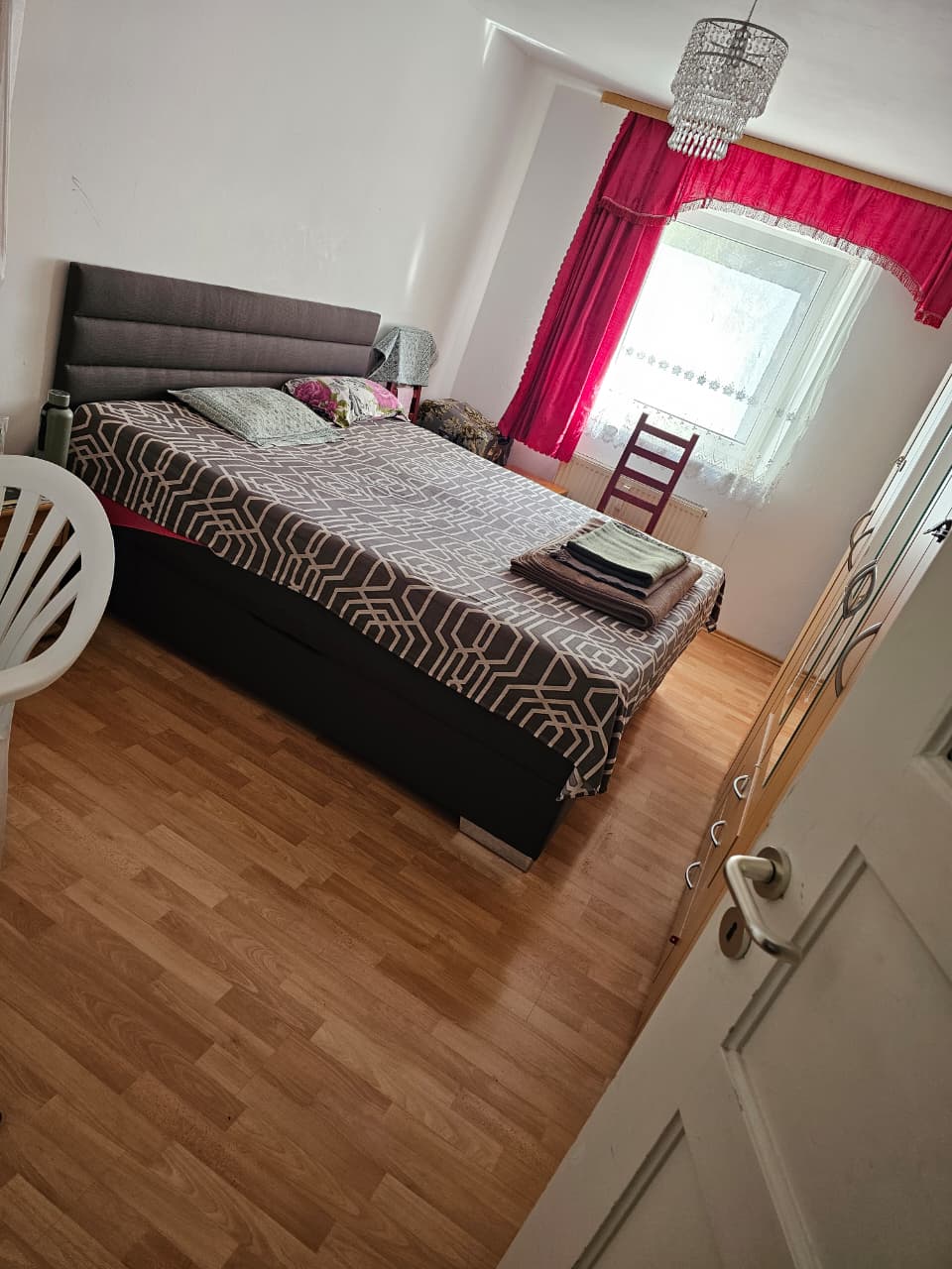 Fully Furnished Private Room near U3 Aidenbachstraße Obersendling
