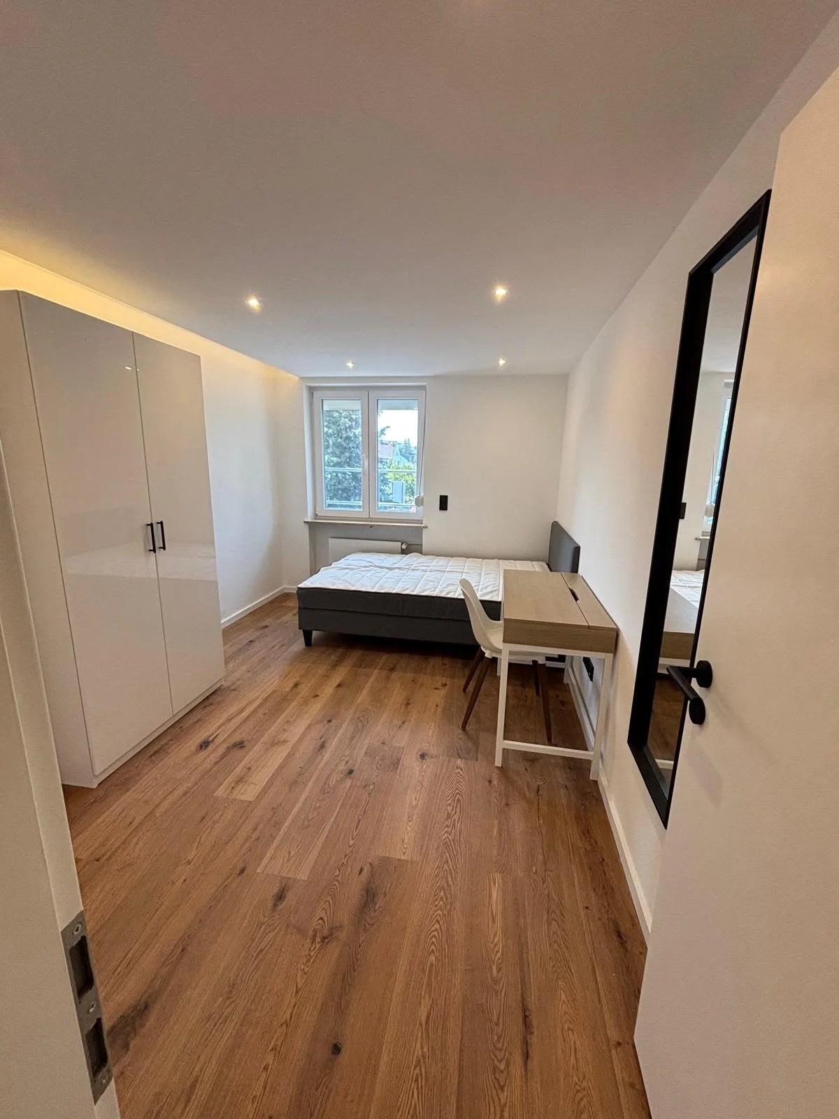 3 single rooms in newly renovated apartment near Mangfallplatz U1