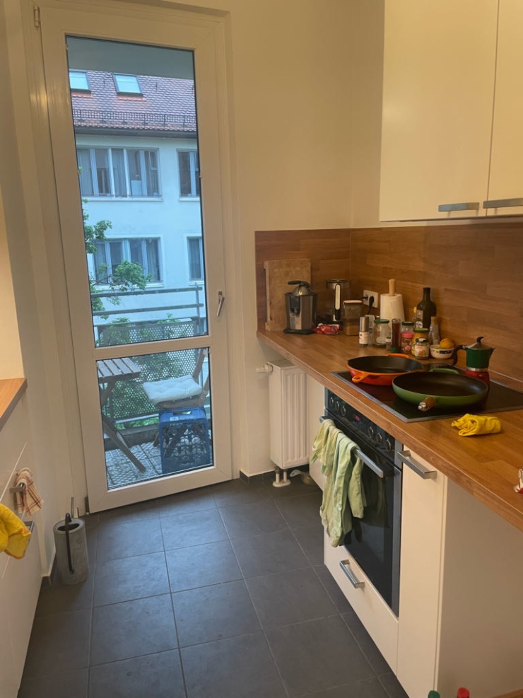 Bright 17 m² Room with Balcony in Altstadt photo 3