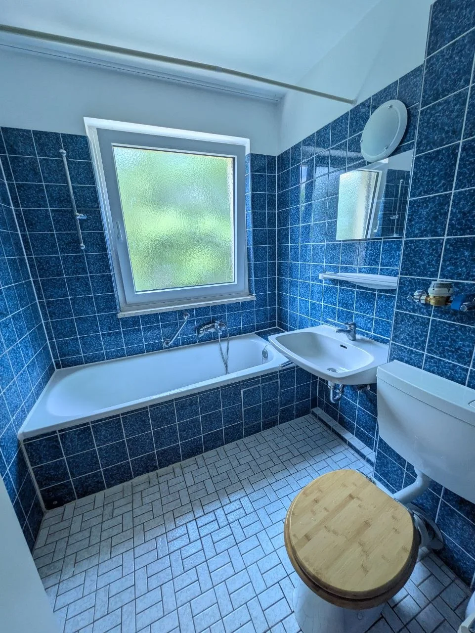 Helle 1,5-Zimmer-Wohnung mit Balkon bei Neuperlach Zentrum ab sofort verfügbar photo 3
