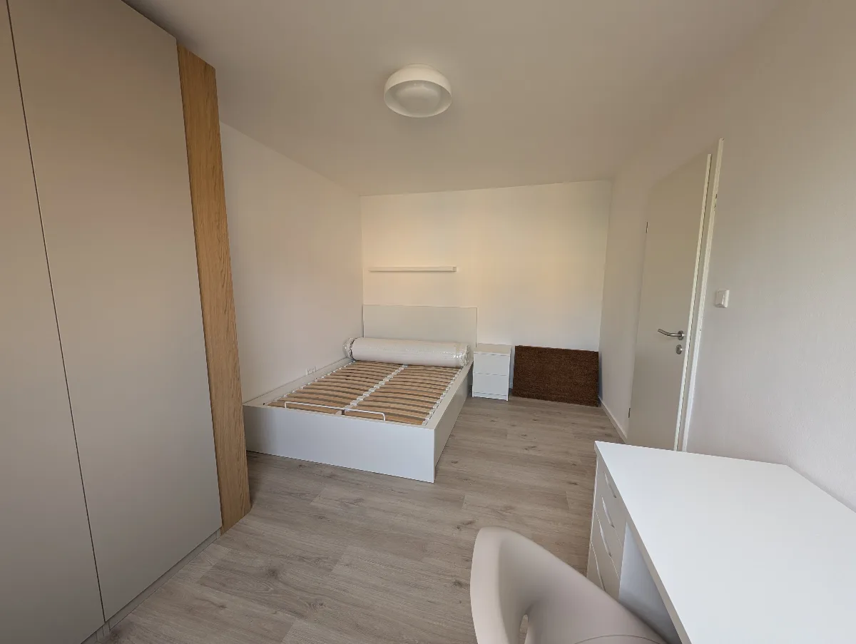 Freshly Renovated 5-Room WG in Munich-Hasenbergl photo 3