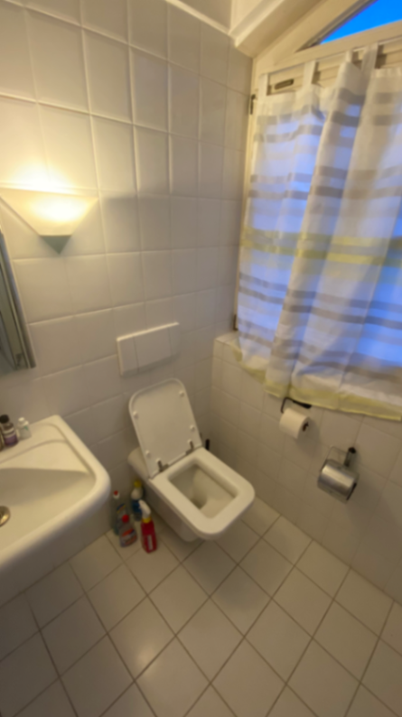 Large Room in 4 Person WG